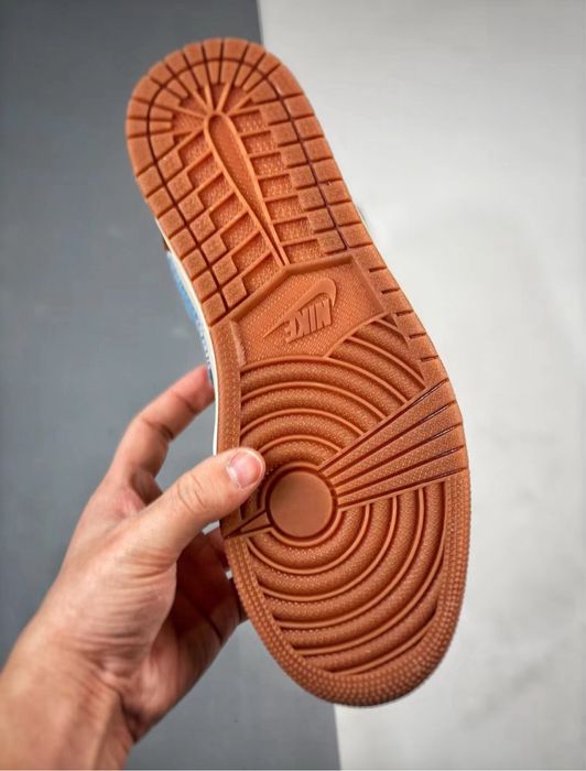 •Air Jordan 1 Low AJ1