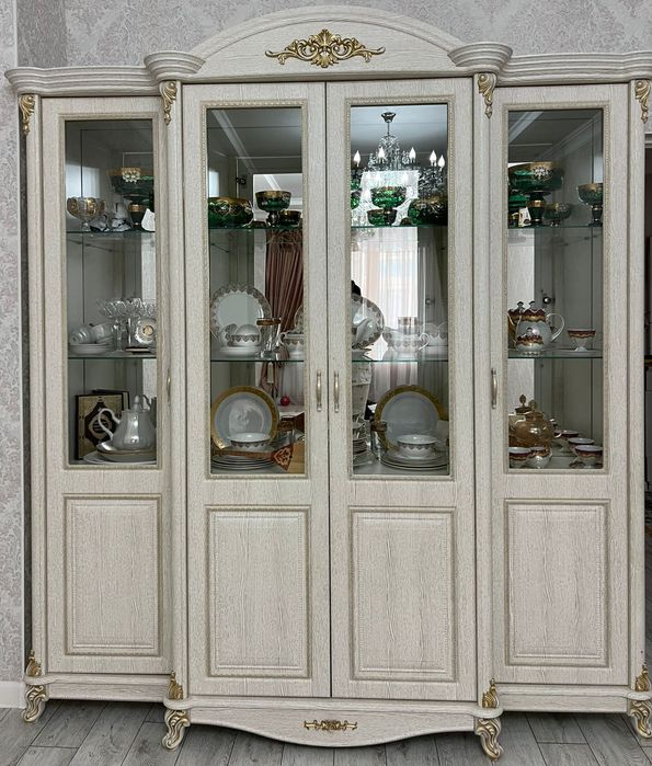 Шкаф для посуды в отличном состоянии