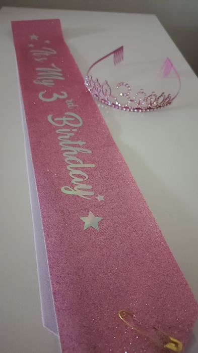 Корона  с цифрой 3 и лента