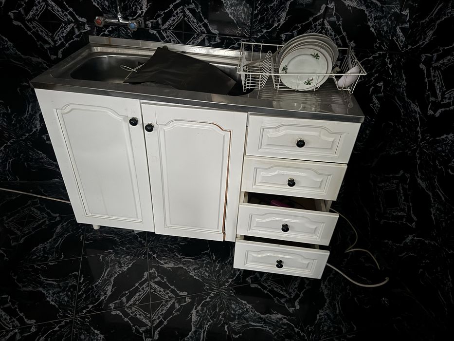 Мивка с шкаф за кухня