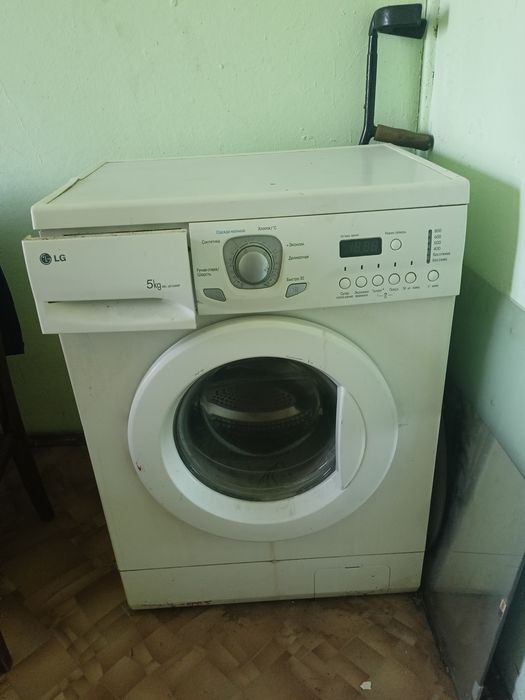 Продам на запчасти стиральную машинку