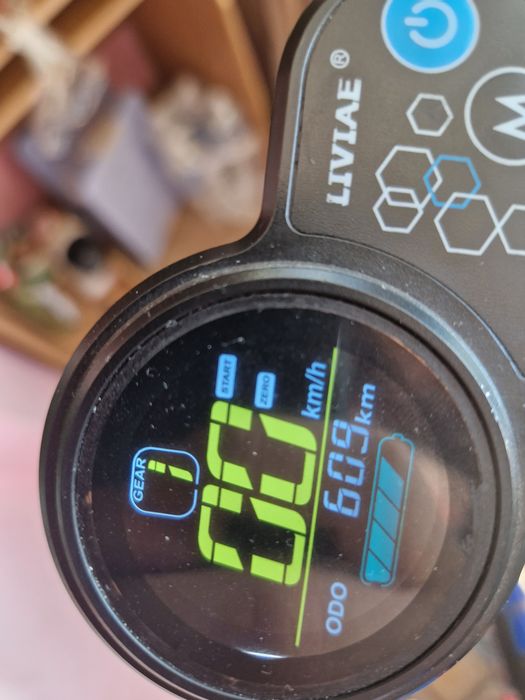 se vinde trotineta speedxman sau schimb cu un g2