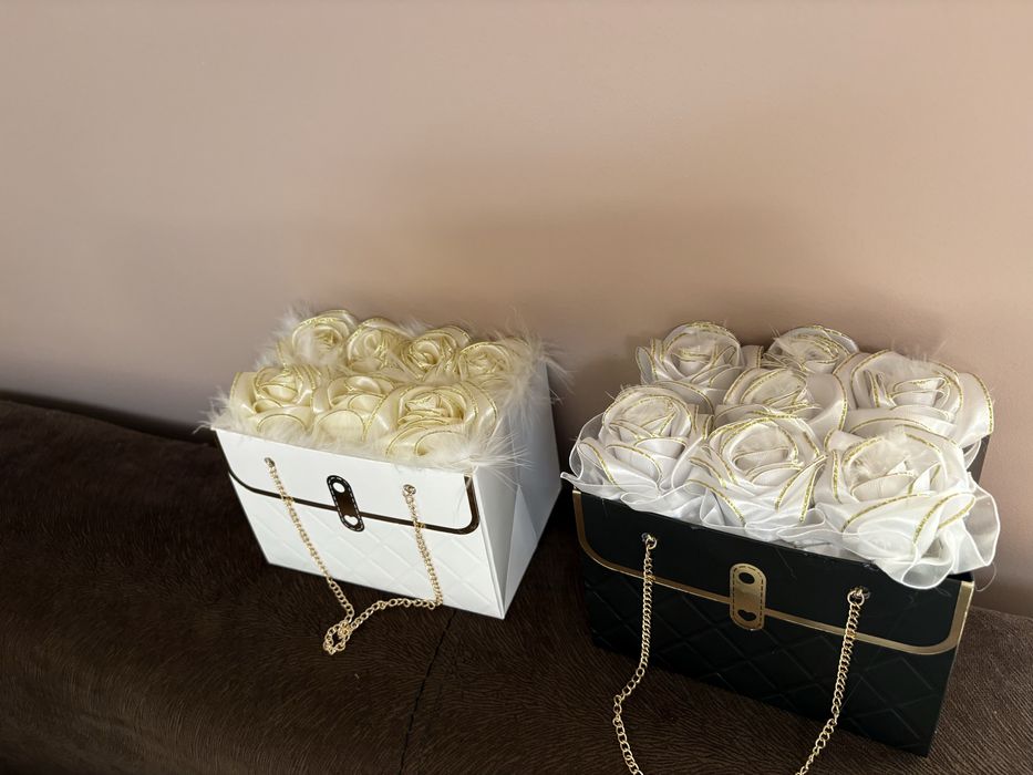 Букет сатенени рози