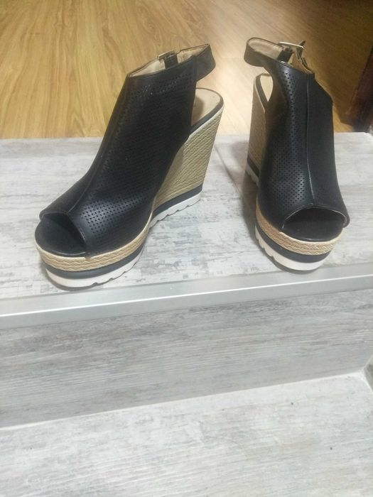 Отворени обувки на платформа , No 37