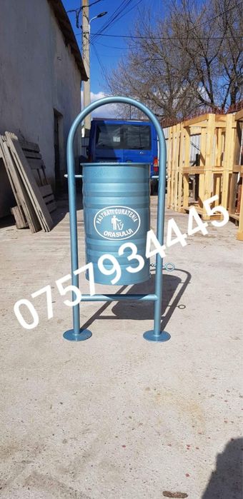 Bancute stradale si cosuri de gunoi