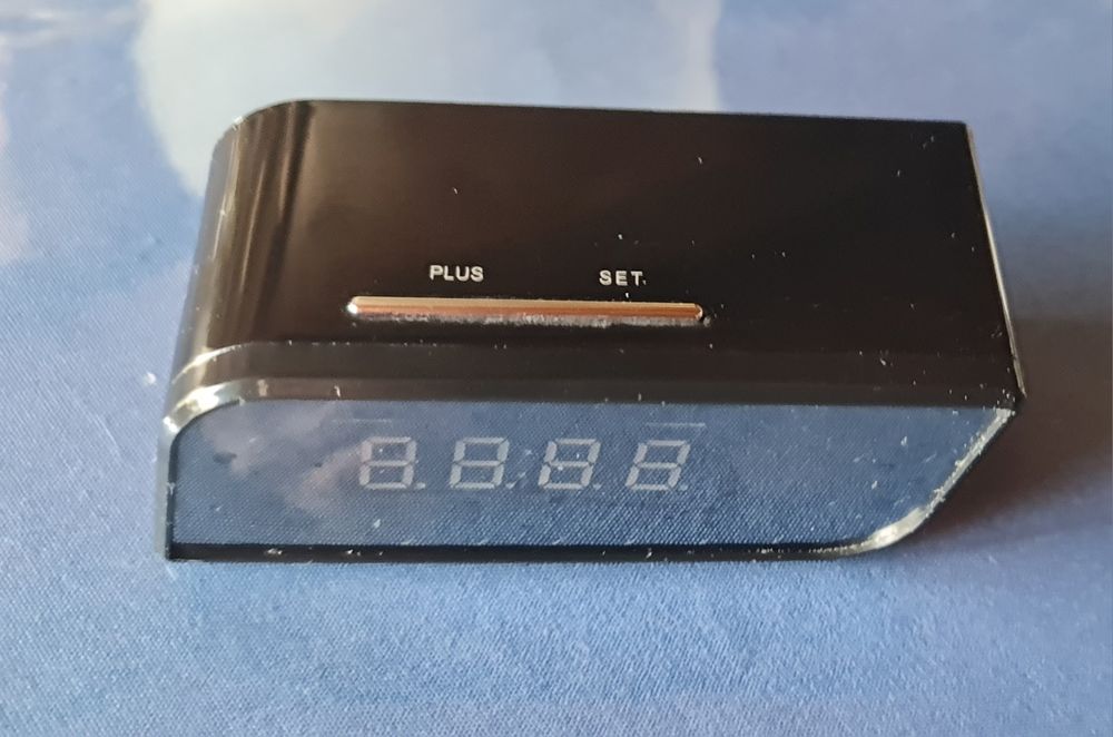 Ceas de birou spy cu camera ascunsă