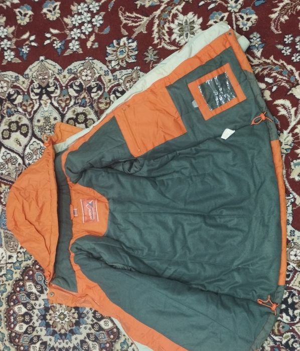 Курткалар сотилади.