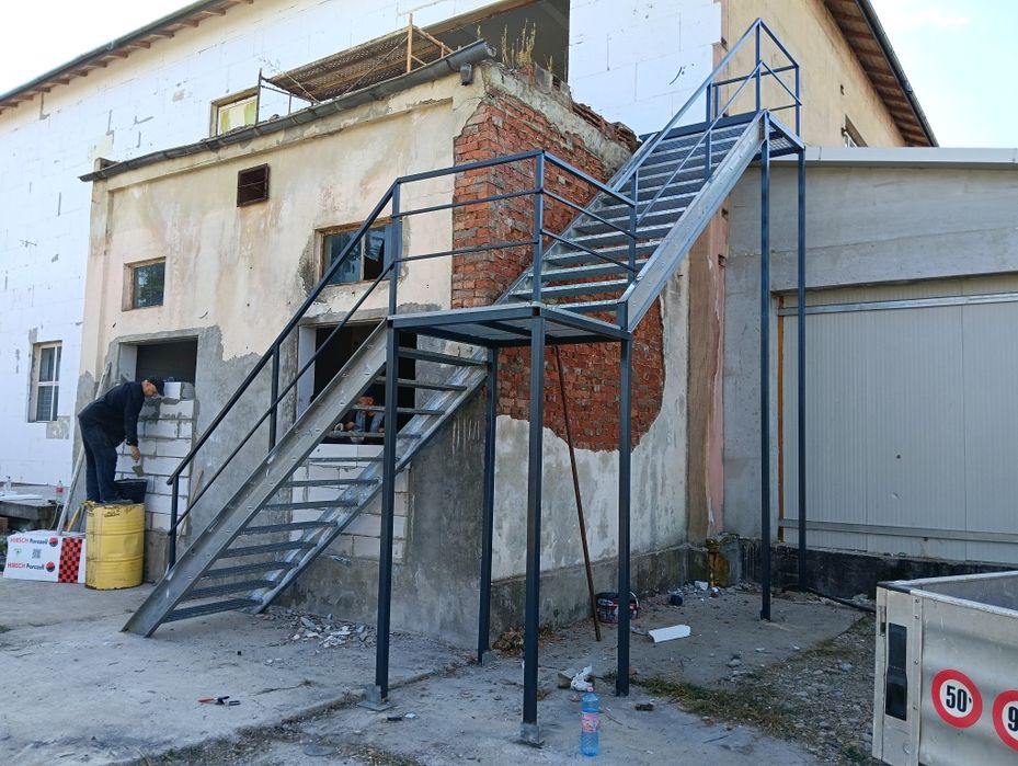 Vând scări zincate profesionale
