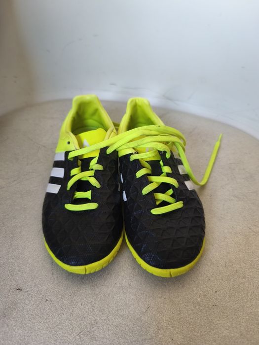 Vând ghete de fotbal  Nr  30, 31 și 33 aproape noi 100 lei perechea