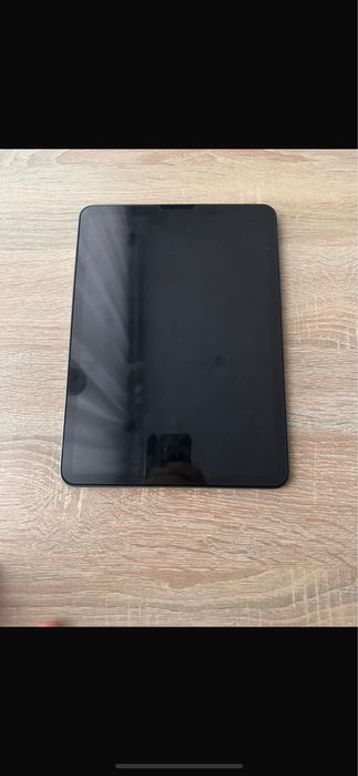 iPad Air в хорошем состояний.