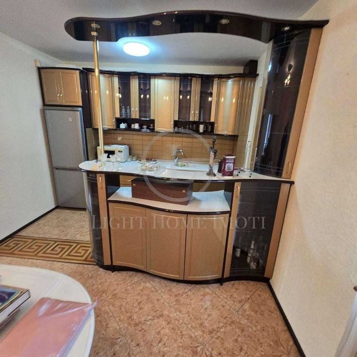 Продава се Тристаен апартамент в Пловдив, Кючук Париж - 92 кв.м за 1054 €/кв.м - Снимка #1