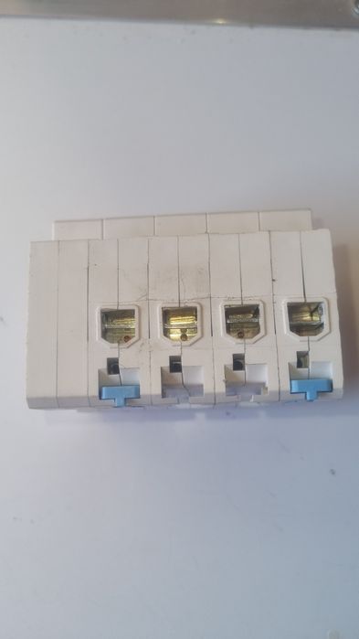 Siguranță automată inteligentă, 63A, WiFi, Tuya/Smartlife, 4 poli, 3P+N.