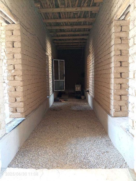 Uy sotiladi 6 sotx 5 xonadan iborat