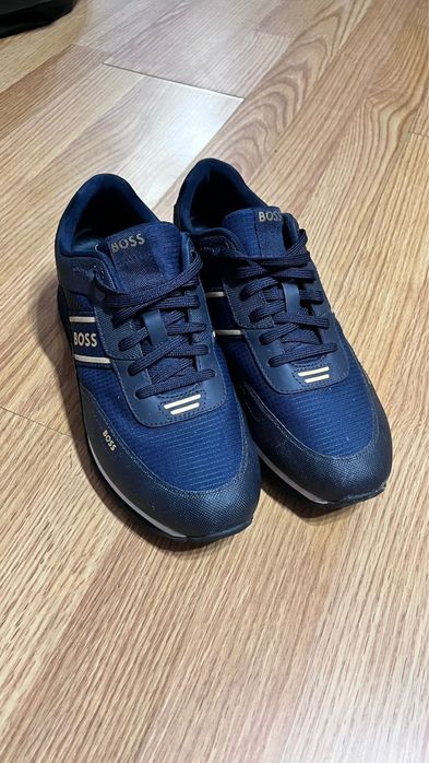 Adidasi boss noi
