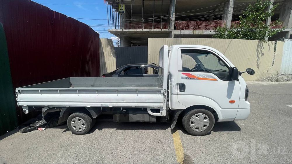Kia bongo sotiladi