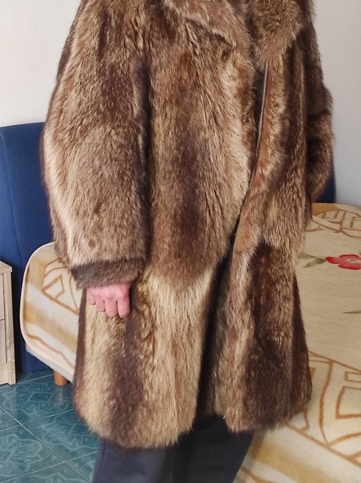 Продавам палто от лисица