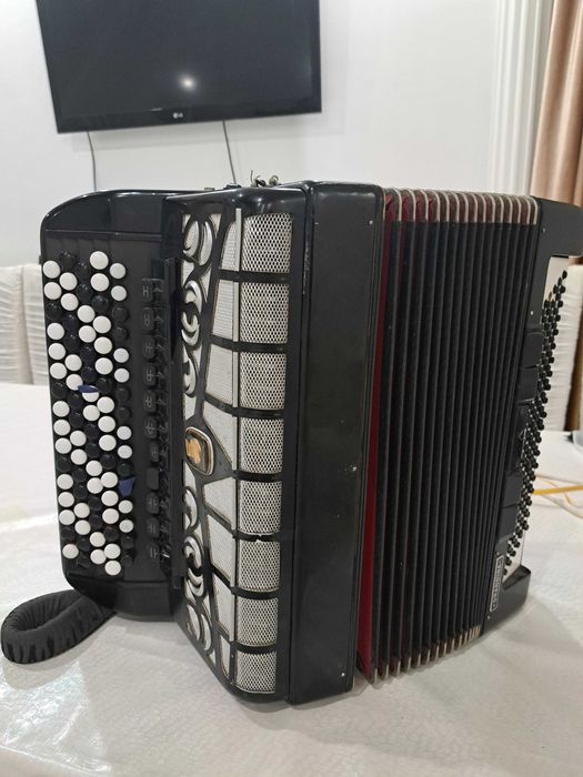 продам музикальные инструменьы