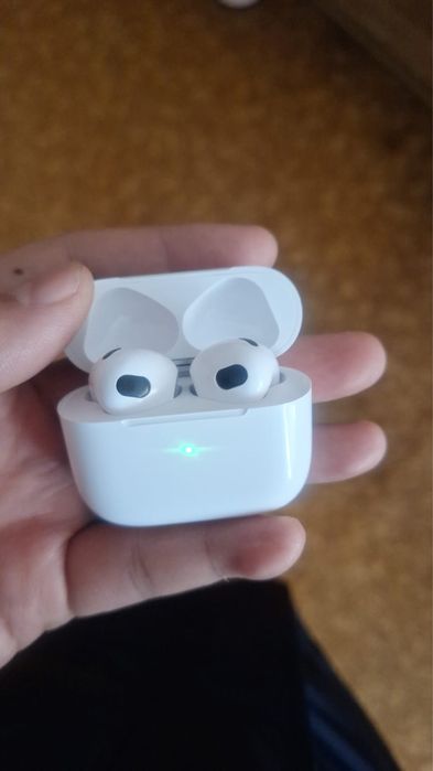 Продам airpods 4