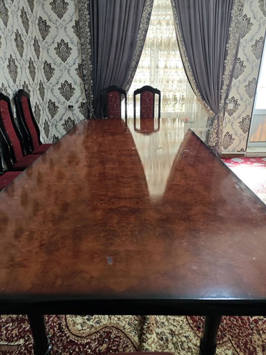 Стол стул сотилади.