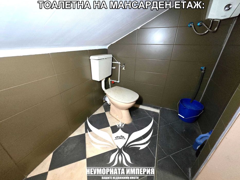 Продавам обзаведен тристаен, мансарден тристаен, двор 230кв.м., гараж и паркомясто 210РЗП в Асеновград кв.Баба тонка - снимка 19