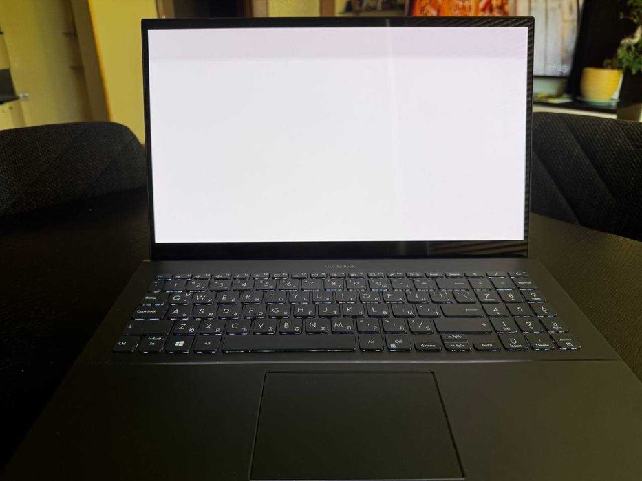 ASUS ZenBook Pro 15 OLED UM535QE / Лаптоп