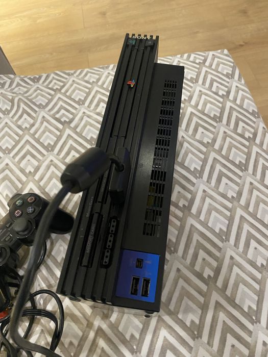 Vând PS2 în conditii bune