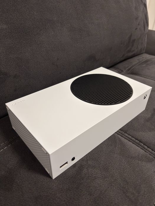 Vând Xbox Series S 512GB SSD