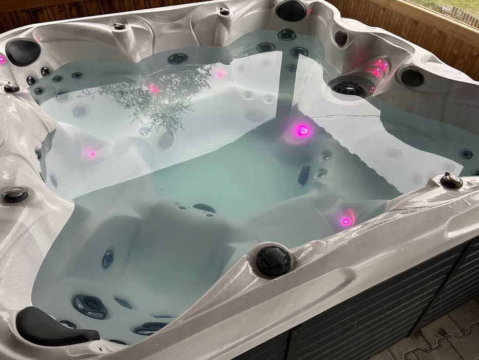 Jacuzzi 7 persoane