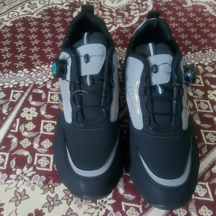 Продам кроссовки