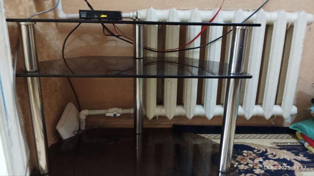 Uglavoy divan Sotiladi srochniy