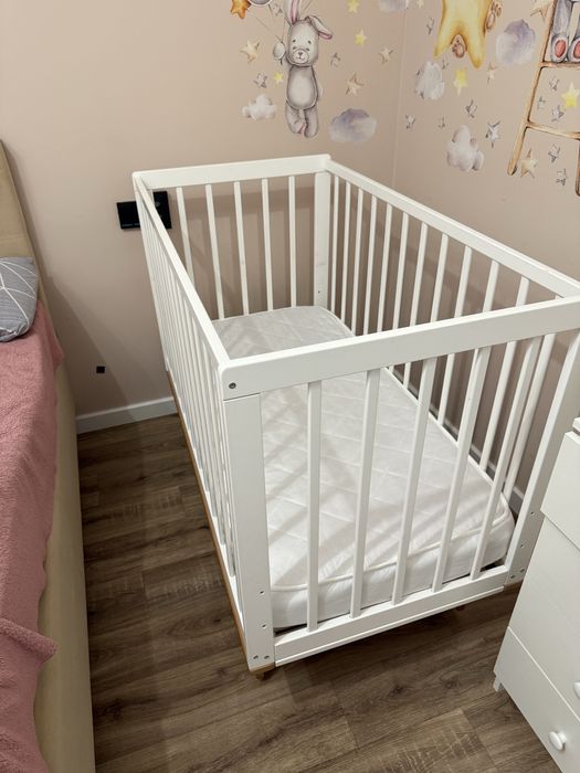 Детская кроватка с матрасом