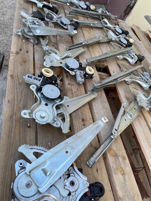 Задний стеклоподьемник Тойота Камри