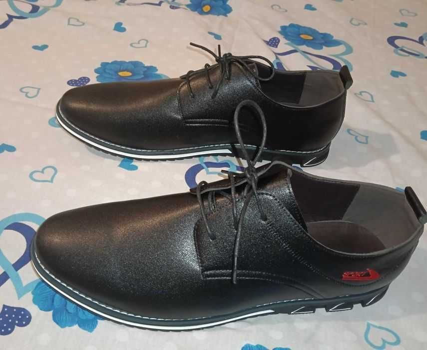 Pantofi numărul 48-49