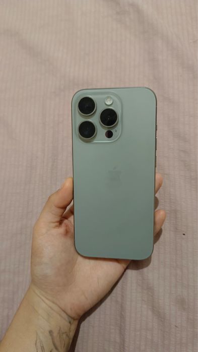 iPhone 15 pro, 81% акб, 256гб