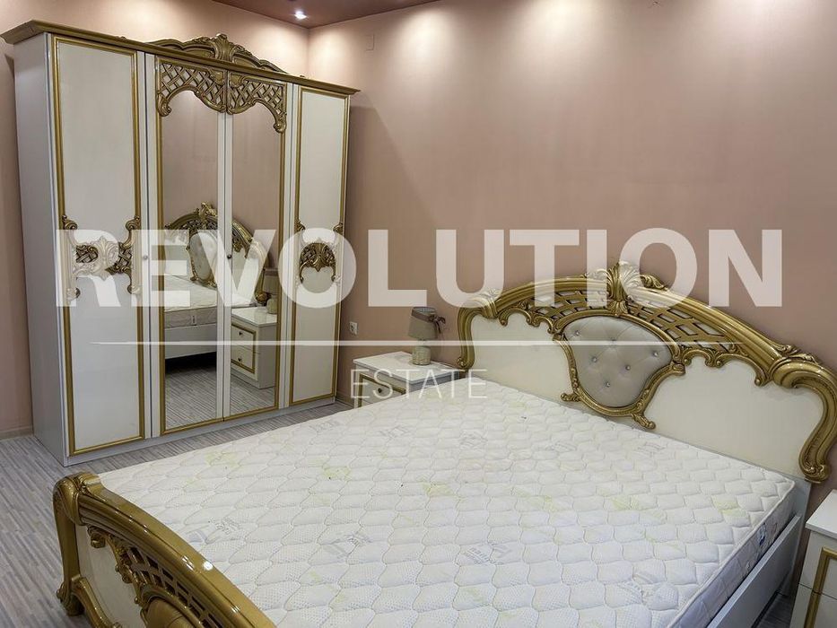 Дава се под наем Тристаен апартамент в Варна, Автогара - 115 кв.м за 700 € - Снимка #2