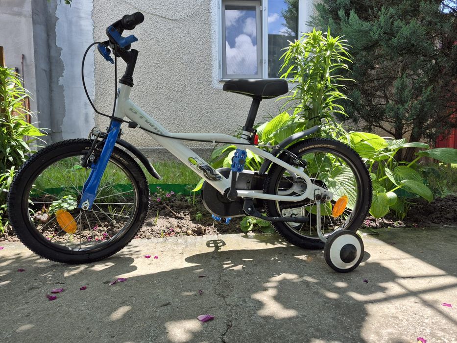 Bicicleta copii 4-6 ani.