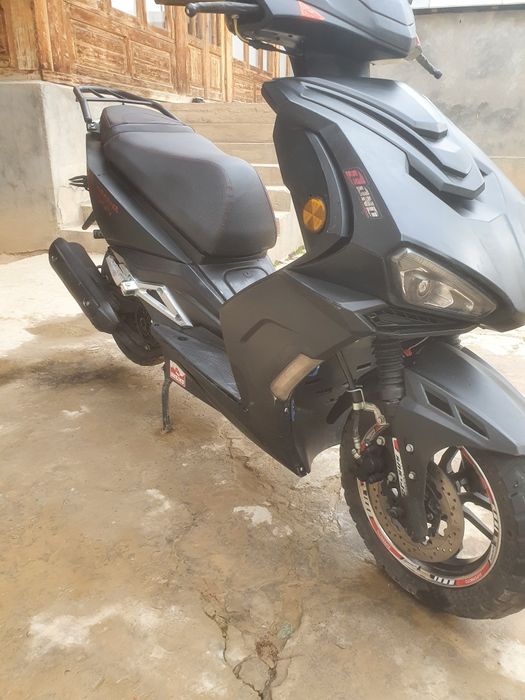 Skuter Italiya r2