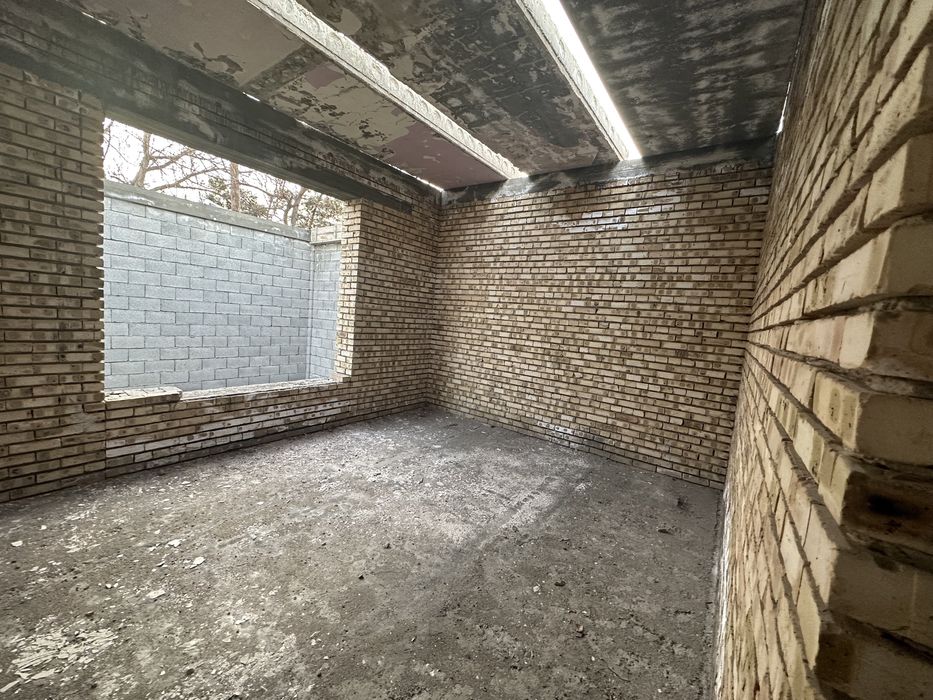 Курилиши тугалланмаган ховли сотилади!