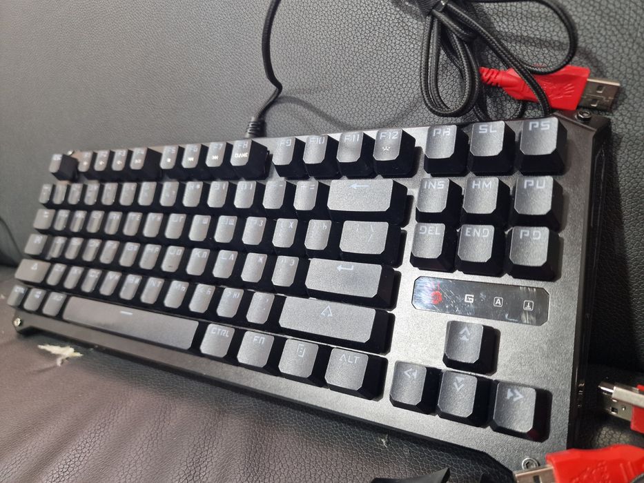 Bloody klaviatura mouse komplekt yaxshi holatda