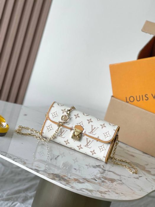 Geanta Louis Vuitton Pochette Camille