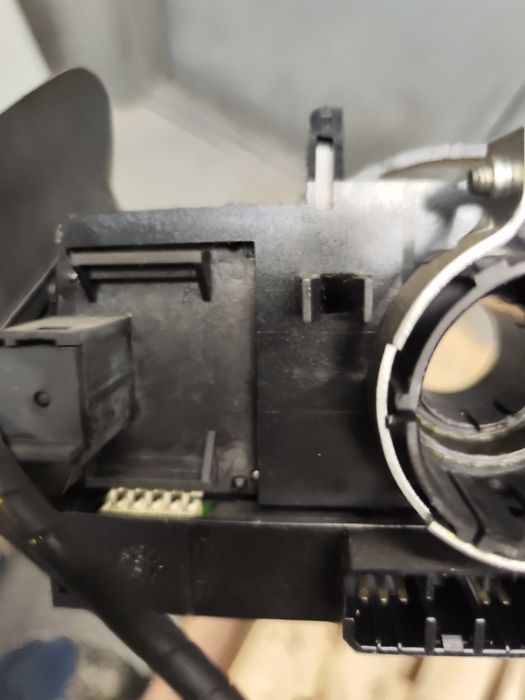 Превключвател на кормилната колона (пеперуда)