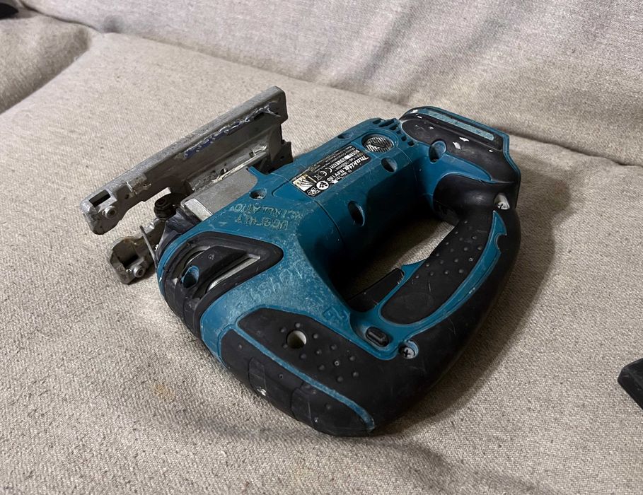 Fierăstrău vertical pendular Makita BJV180, 18V LXT, doar corp