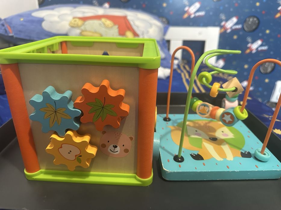 Cub interactiv de lemn