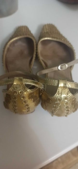 Продам босоножки