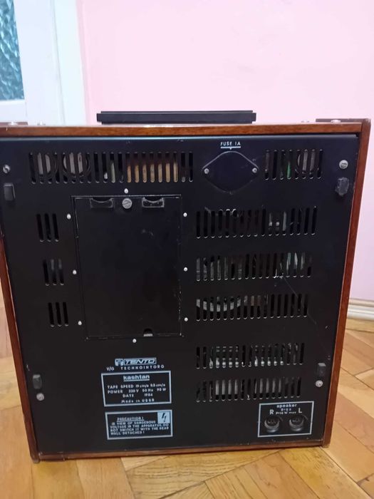 Magnetofon KASTHAN cu boxe 1000 lei