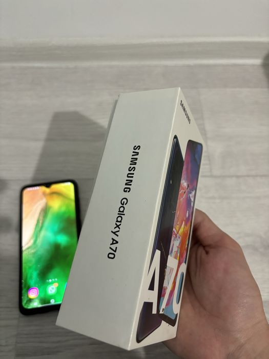 Смартфон Самсунг А70