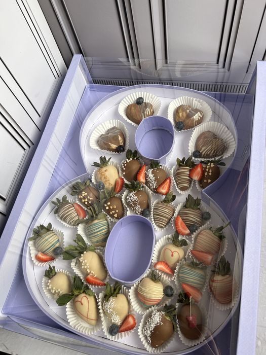 клубника в шоколаде в премиум коробке