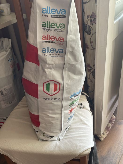 Продам корм для маленьких собачек .