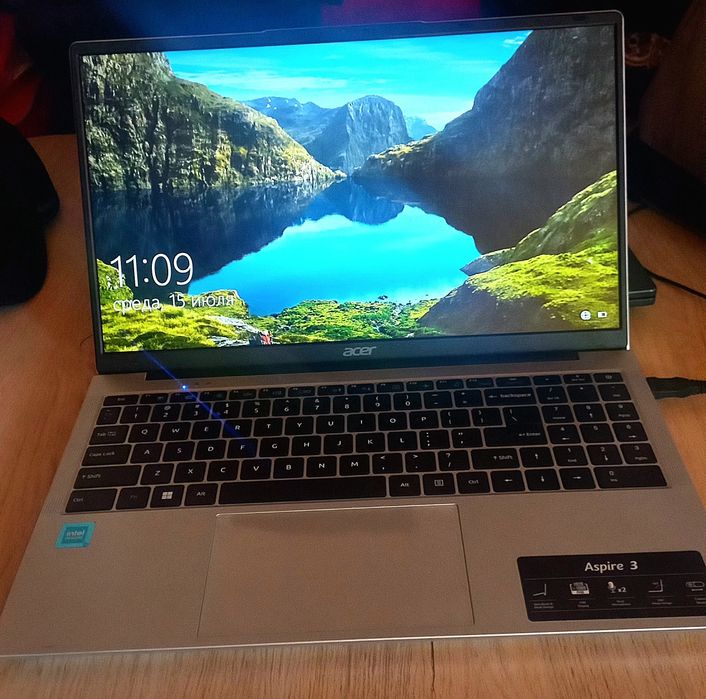 Acer Aspire 3, kafolati bor,, holati ideal yangi