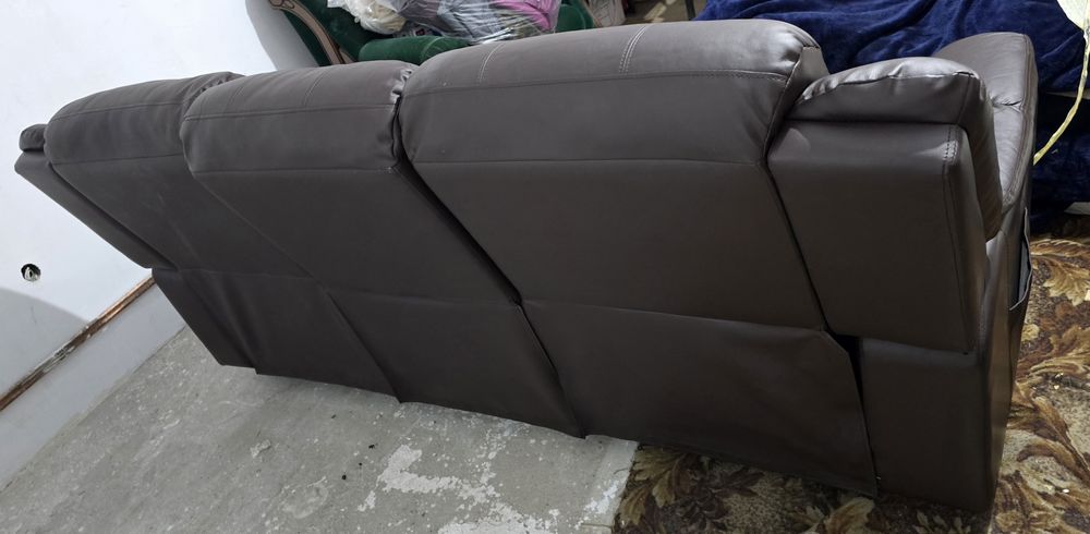 Canapea cu recliner și suport pentru picioare impecabilă - ca nouă